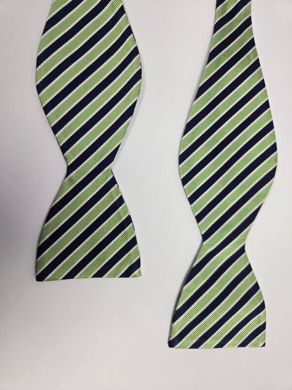 W.H. Belk Est 1888 Men’s Silk Bow Tie Navy Blue Green Repp Stripe